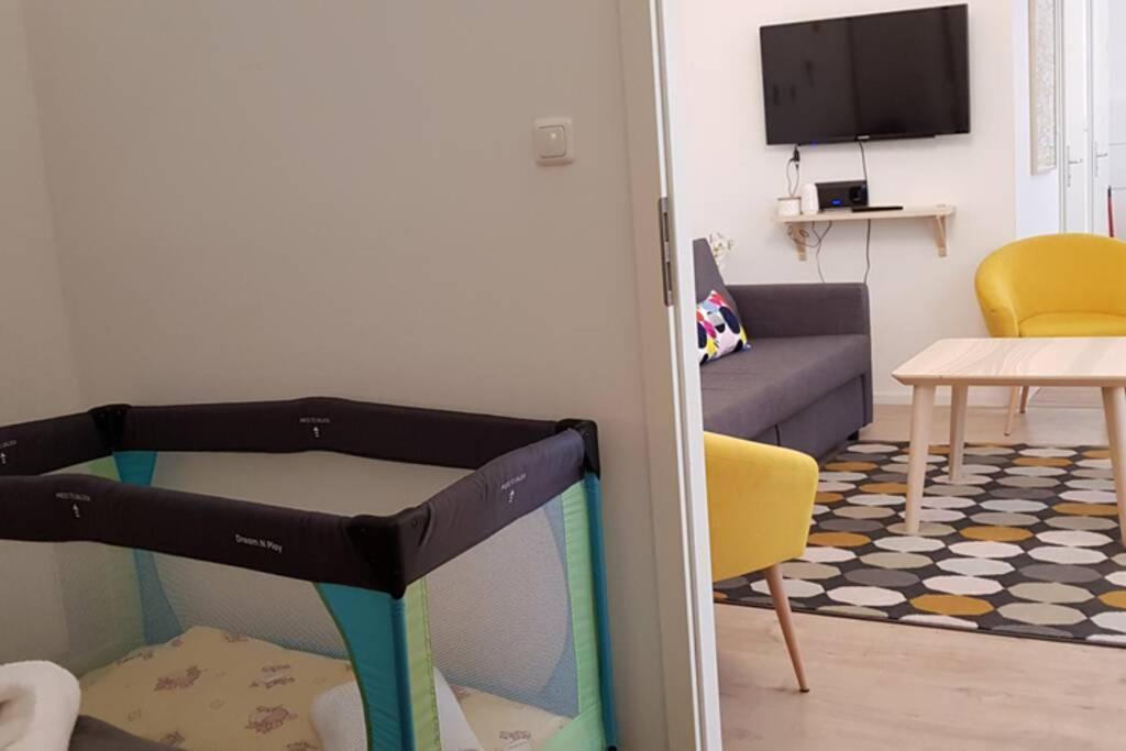 City Apartment Near Shooping Center, 6 Guests Berlin Eksteriør bilde